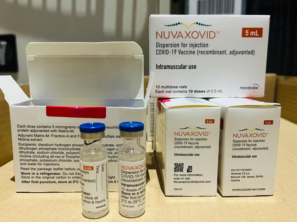 中央流行疫情指揮中心今日表示，第二批Novavax疫苗50.4萬劑今日上午已抵台，提供12歲以上民眾做為基礎劑、基礎加強劑及追加劑使用。 圖：屏東縣政府提供