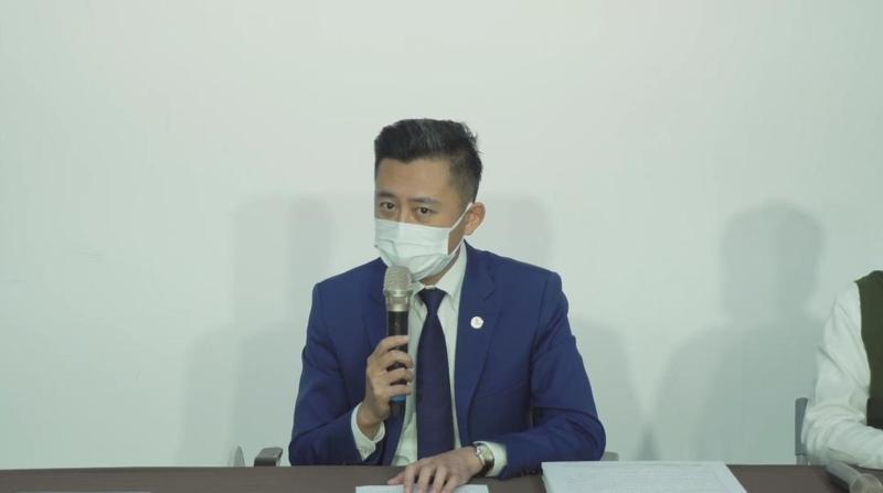 新竹市長林智堅身陷碩論涉抄襲風暴，5日下午特別召開記者會說明。 圖：翻攝林智堅臉書