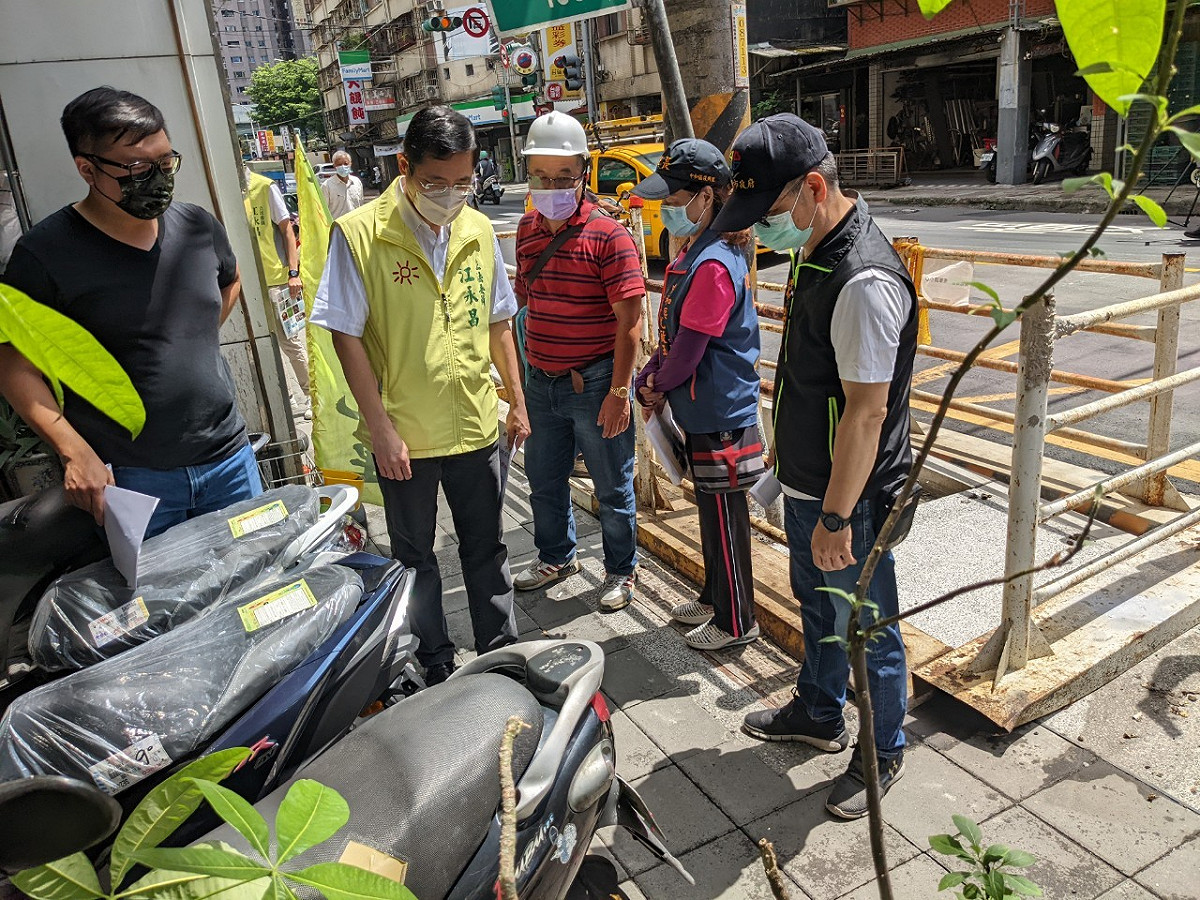 復興路（中正路-捷運路）人行道工程會勘。 圖：江永昌辦公室提供