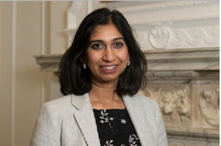 英國總檢察長蘇拉·布雷弗曼（Suella Braverman）日前在一檔節目中表示，如果現任首相強生辭職，她將宣佈競選保守黨領袖。 圖 : 翻攝自gov.uk