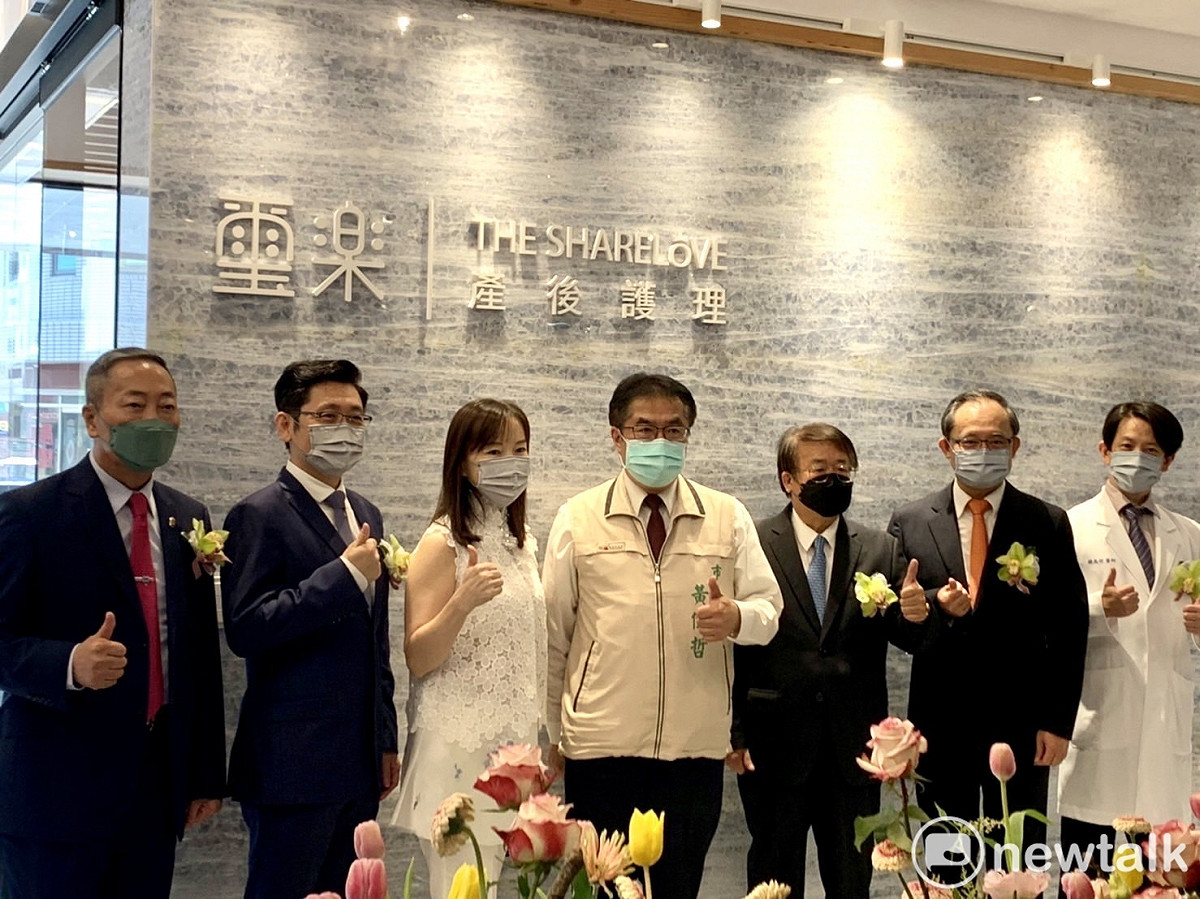 「璽樂產後護理之家」今日開幕剪綵，台南市長黃偉哲特別前往祝賀，感謝民間與政府攜手為防疫貢獻心力，為準媽媽們營造安全無虞的產後照護環境。 圖：黃博郎／攝