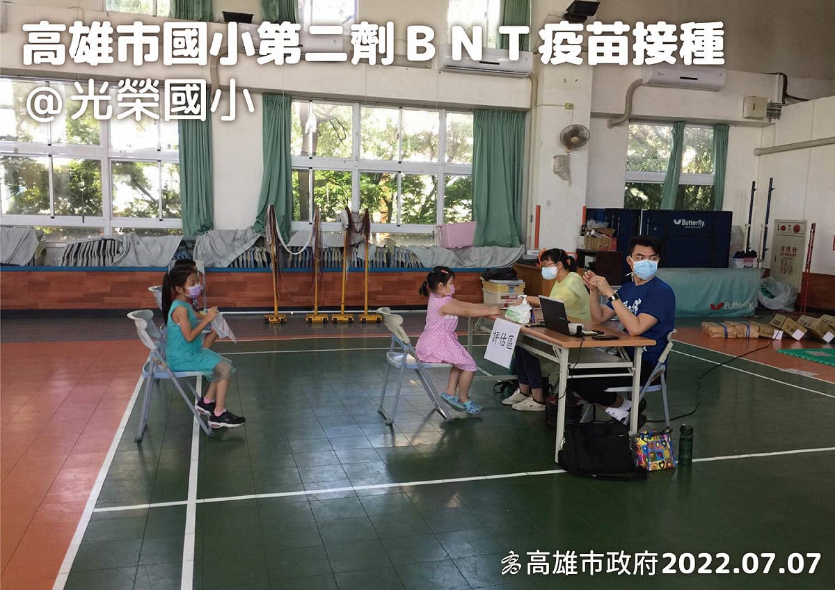高雄國小暑假持續打疫苗。 圖：高雄市衛生局提供