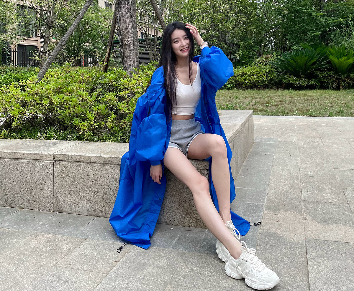 目前19歲的柴蔚已是亭亭玉立的美女。