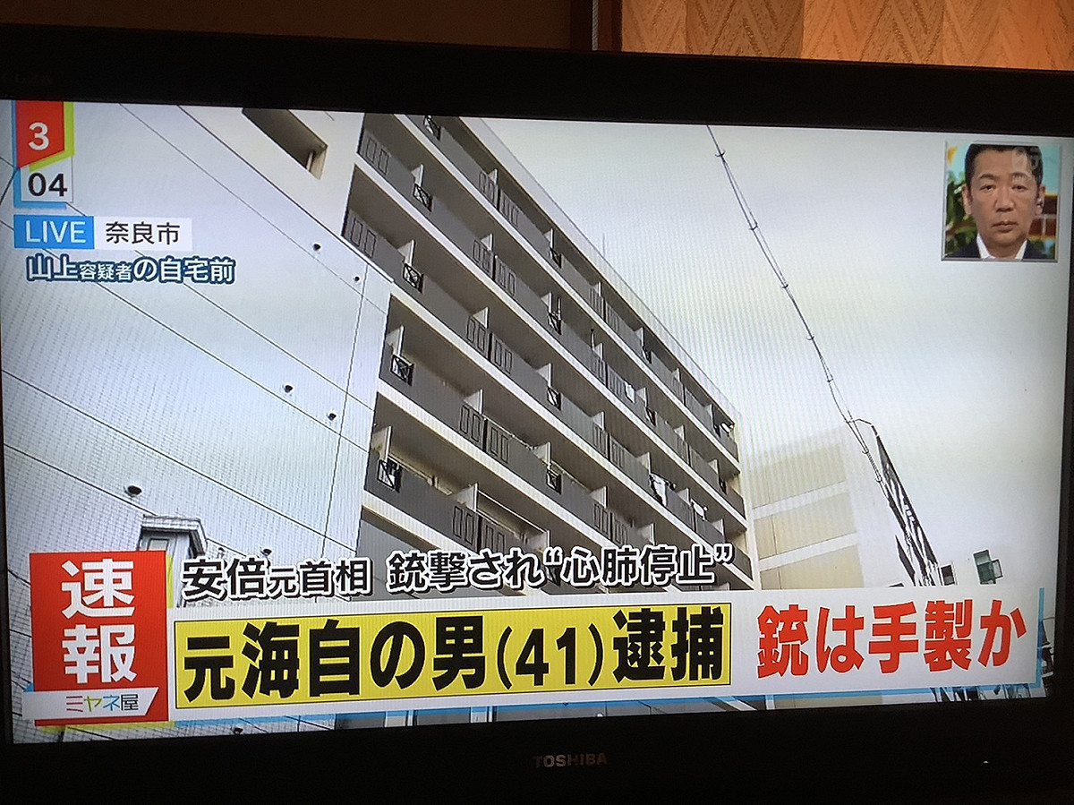 日媒報導，凶嫌居住奈良市內一棟公寓的8樓，距離今天行凶犯案現場約15分鐘車程。 圖：劉黎兒翻攝