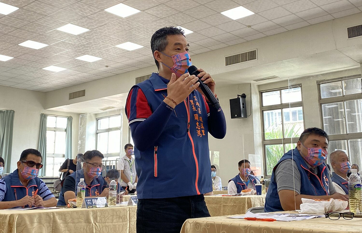 三峽區礁溪里長周志鴻反映地方意見。 圖：新北市民政局提供