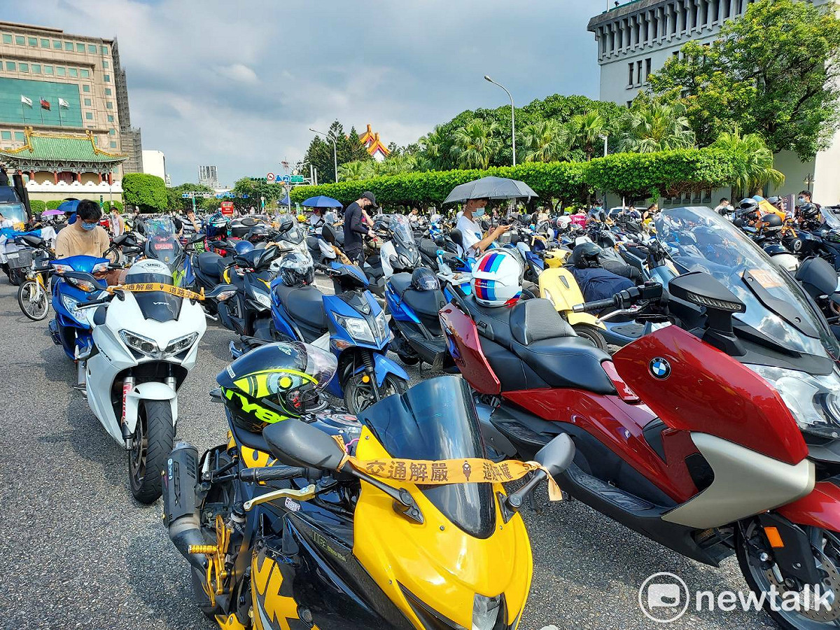 千輛機車上街要求拒絕排斥、正視騎士，場面壯觀。 圖：陳佩君/攝（資料照）
