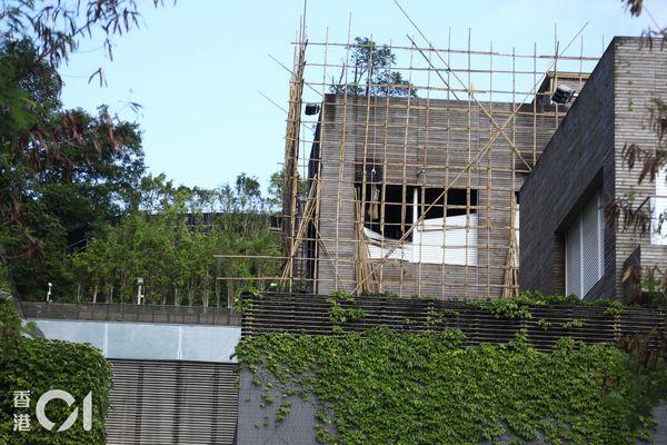 林青霞豪宅極力修復中 燻8小時室內全黑