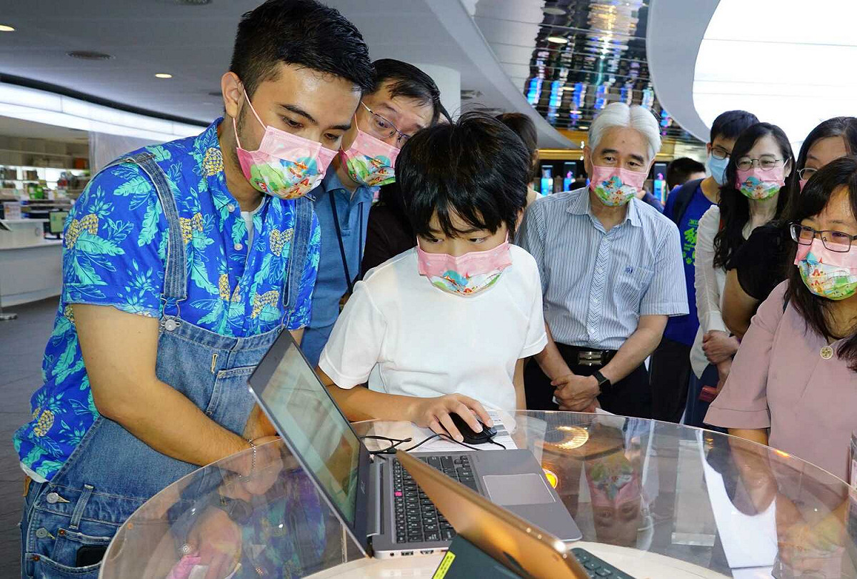 汐止國小學生介紹自製保家衛國遊戲動畫。 圖：新北市教育局提供