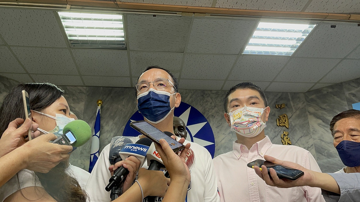 國民黨主席朱立倫於基隆市與基隆市長提名人謝國樑一同受訪。 圖：國民黨文傳會/提供