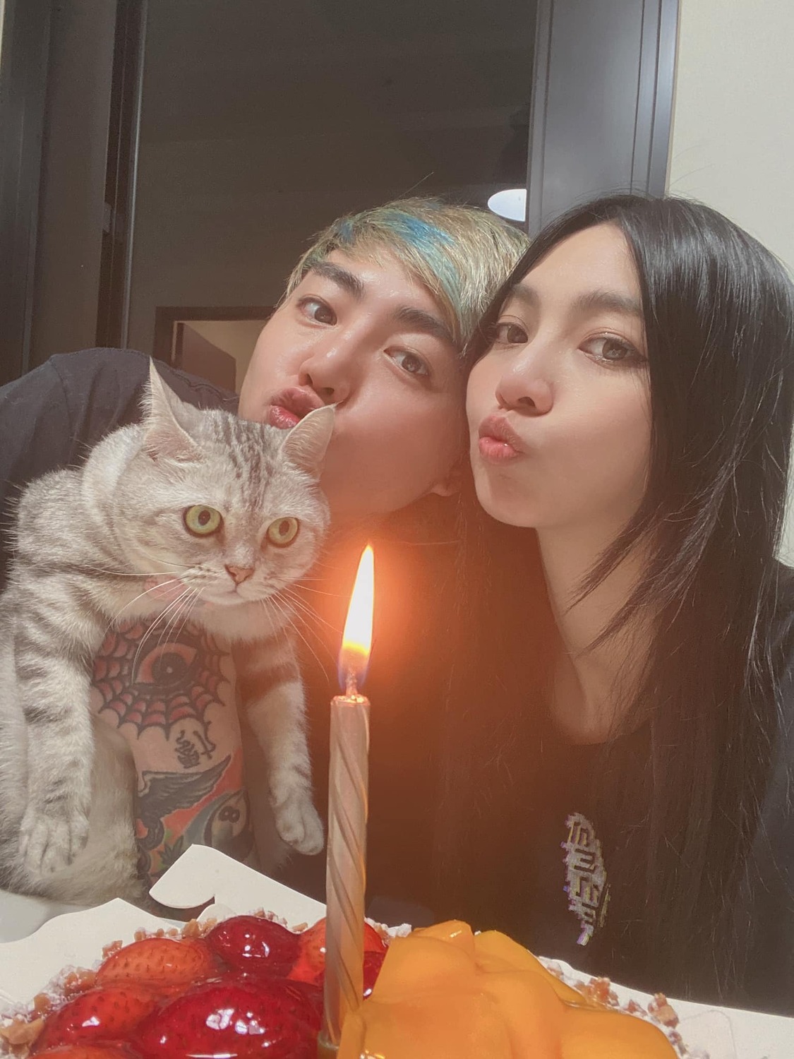 莉婭(右)和老公謝和弦。 圖：翻攝自IG/liyameowcat