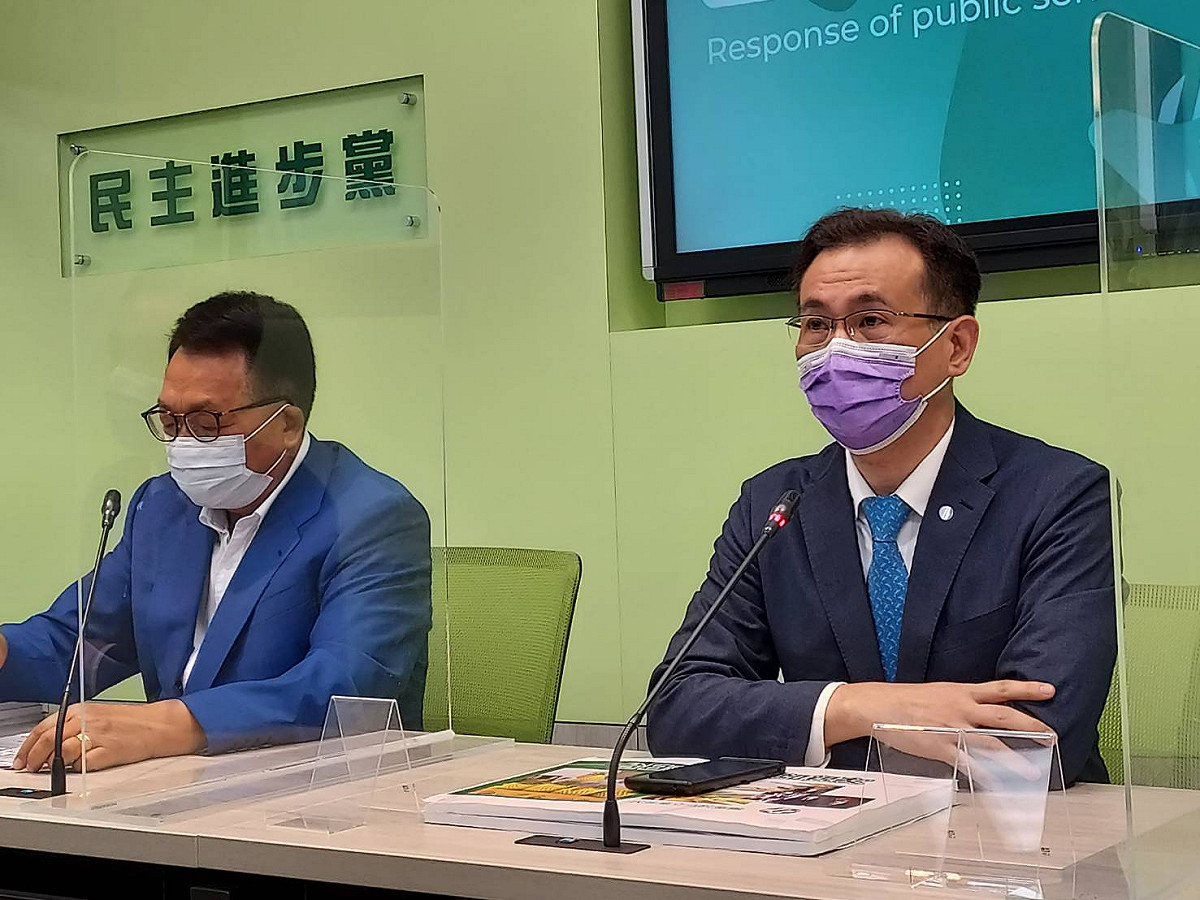 民進黨立法院黨團今召開記者會，回應媒體提問。 圖：陳佩君／攝