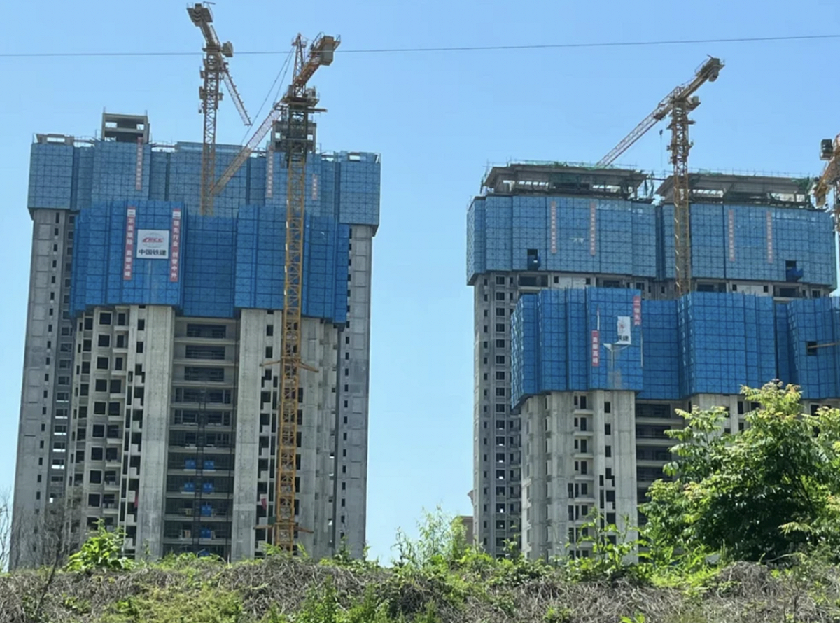 這些政策明確支持房地產股權融資，實質上射出了樓市「第三支箭」。  圖：翻攝自每日經濟新聞