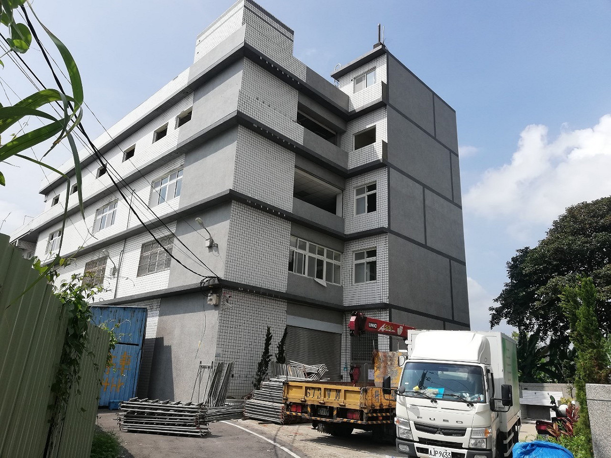 鶯歌「菩提苑境」私設牌位，市府今日進場強拆。 圖：新北市民政局提供
