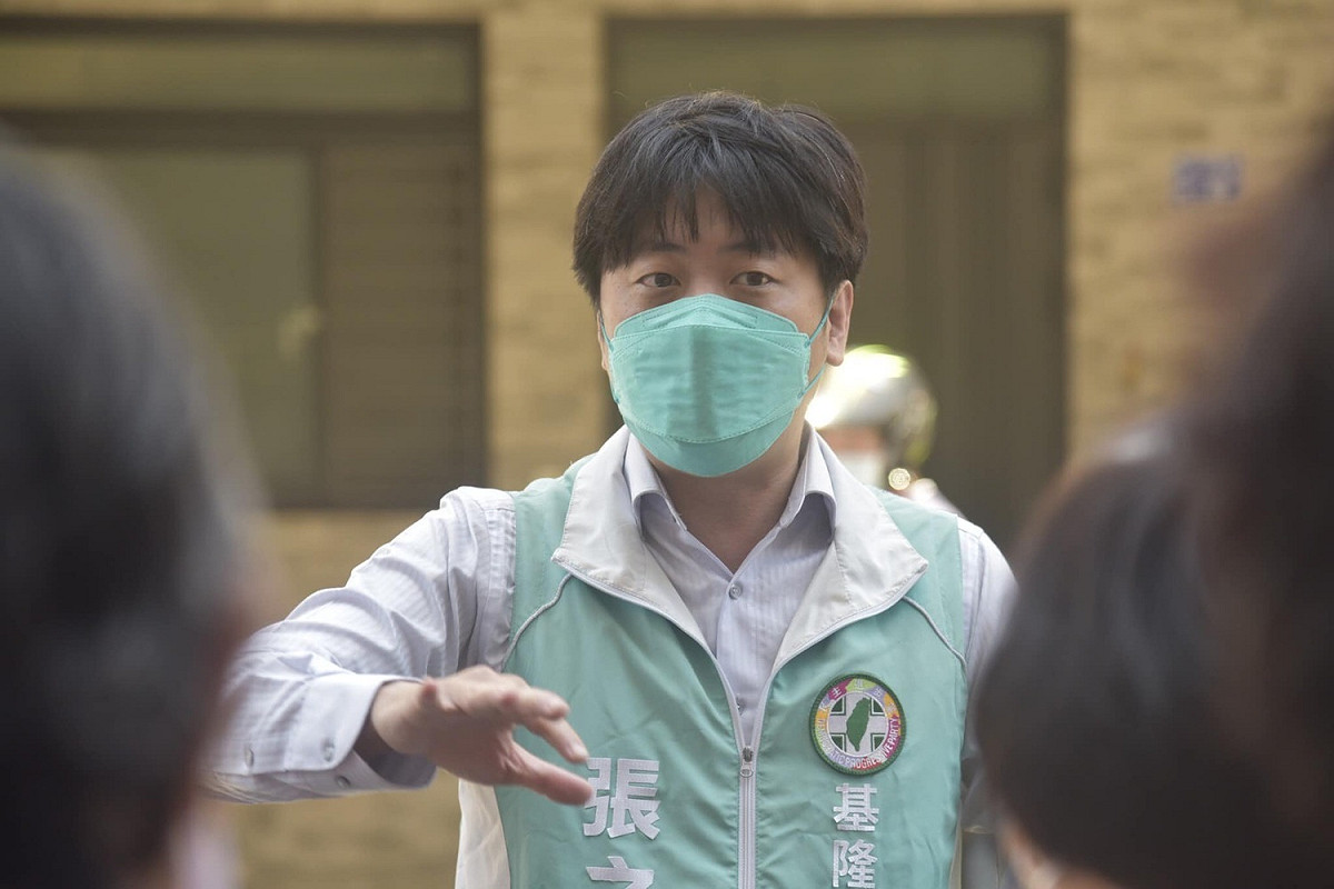 基隆市議員張之豪提醒，國民黨要為安倍降半旗，是在遵循蔣介石的立場，當深藍連蔣介石的立場都在反，他還在藍什麼。 圖：翻攝自張之豪臉書