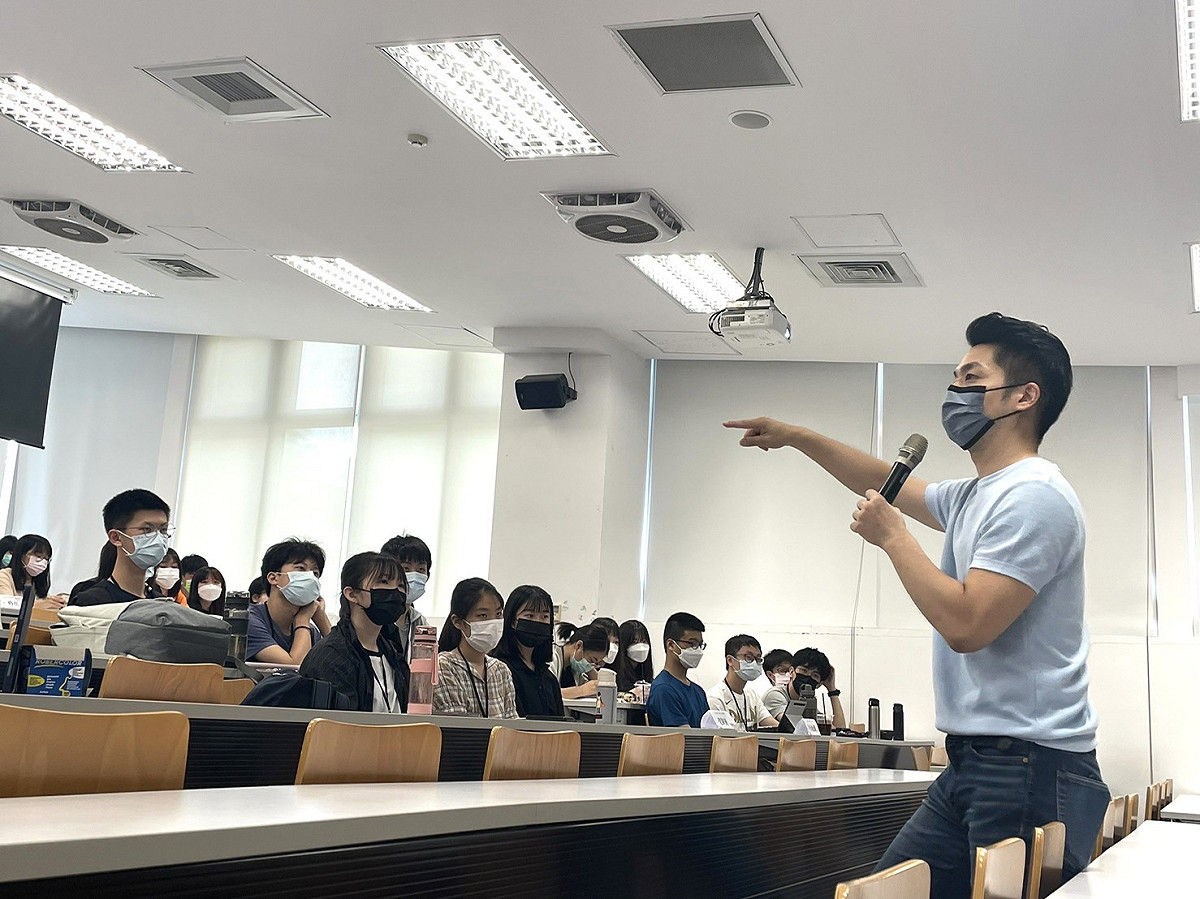 國民黨台北市長參選人蔣萬安出席台大政治營「大講者演講」。 圖：蔣萬安辦公室/提供