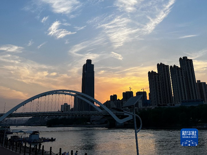 中國多地封城，圖為蘭州市景。 圖 : 翻攝自新華社（資料照）