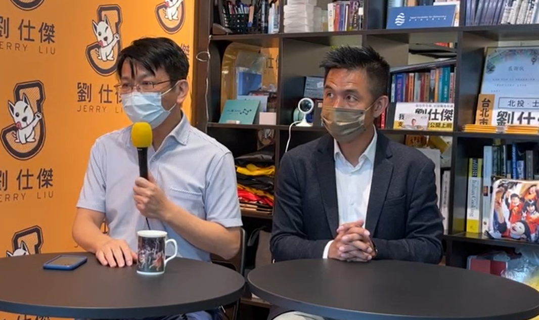 徐永明今天在在時代力量台北市議員參選人劉仕傑陪同下，召開記者，並接受媒體提問。 圖：徐永明臉書