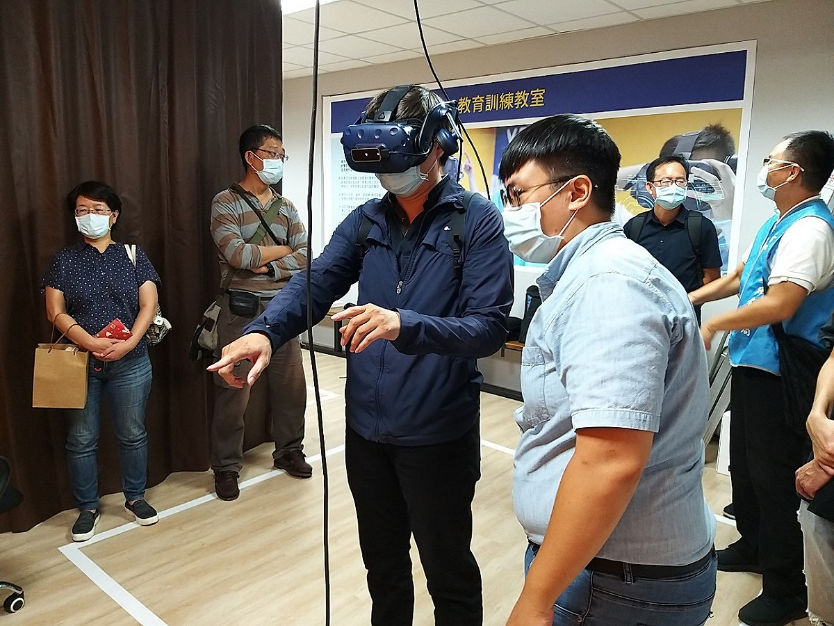 塔寮坑溪二防洪科技互動館（體驗VR設備）。 圖：新北市水利局提供