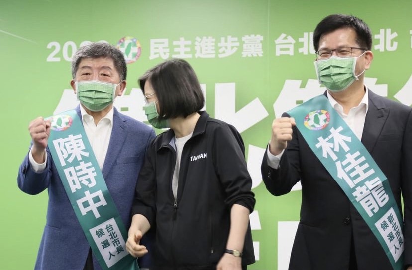 陳時中將凍蒜比成拳頭。 圖：翻攝自陳時中 IG