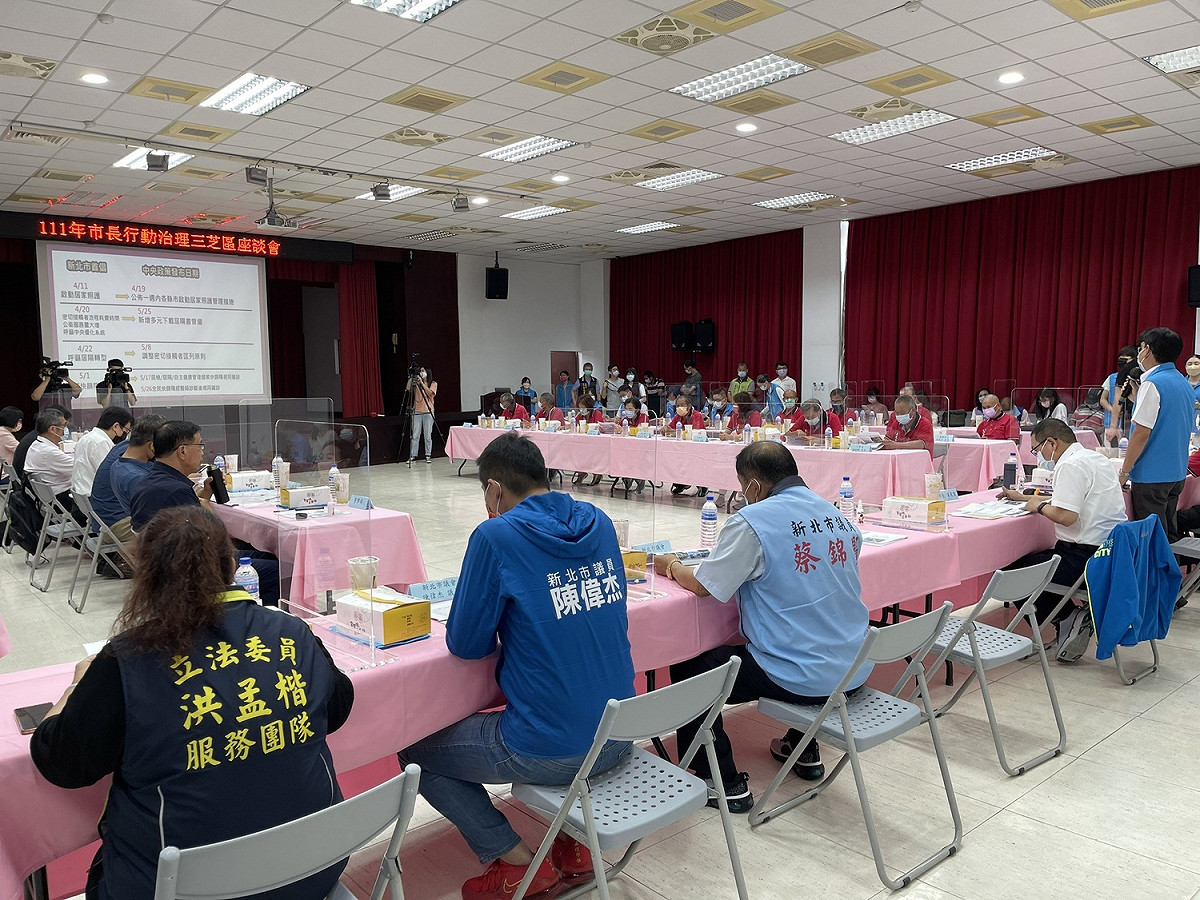侯友宜指示農業局、觀旅局及交通局等相關局處評估規劃有效利用公共空間，並與中央溝通及合作，促進北海岸觀光及產業發展。 圖：新北市民政局提供