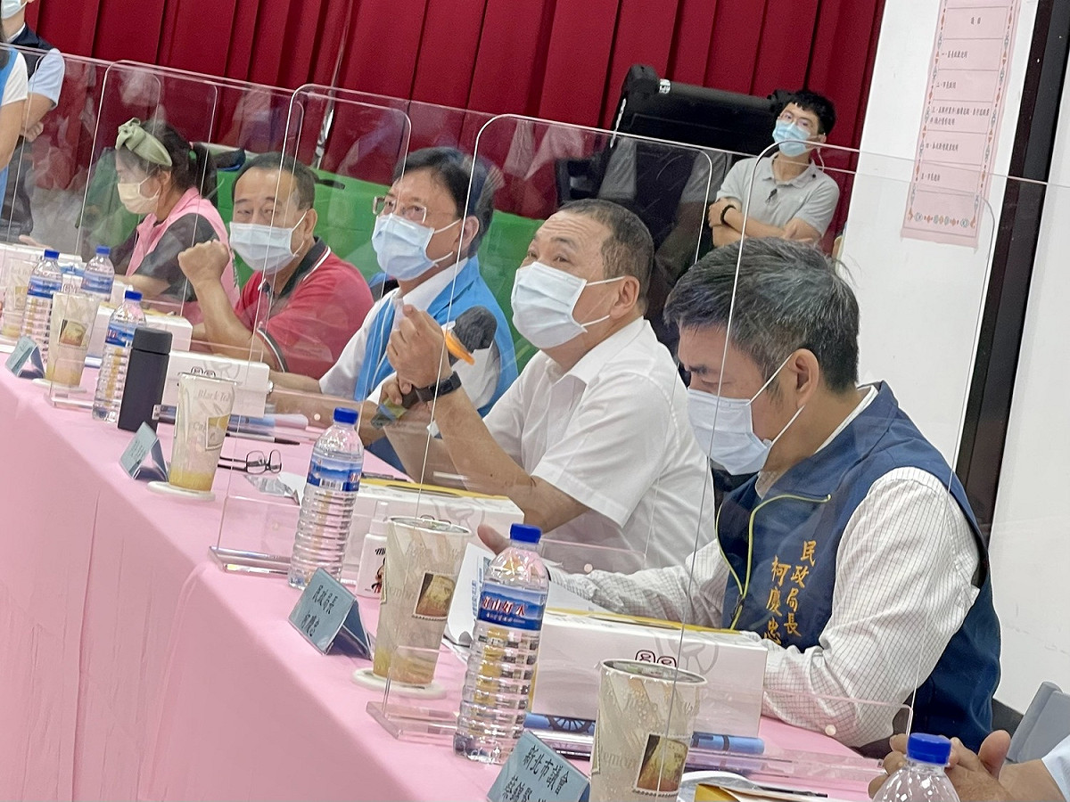 侯友宜感謝里長共同為地方建設打拼，也同時感謝里長們疫情期間協助區公所各項防疫工作，落實為民服務的精神。 圖：新北市民政局提供