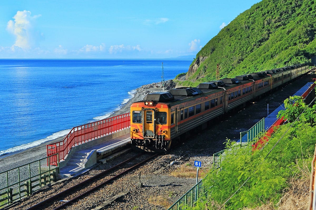 為刺激鐵道旅遊，台鐵推4項優惠措施（圖為台東多良車站）。 圖：擷取自臉書「台東就醬玩 Amazing Taitung-台東縣交觀處」