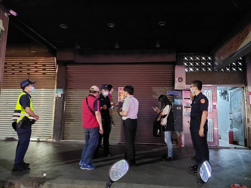 市府展現公權力。 圖：新北市城鄉局提供