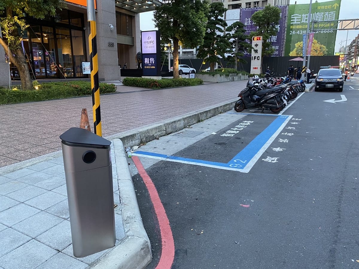 智慧停車柱。 圖：新北市交通局提供
