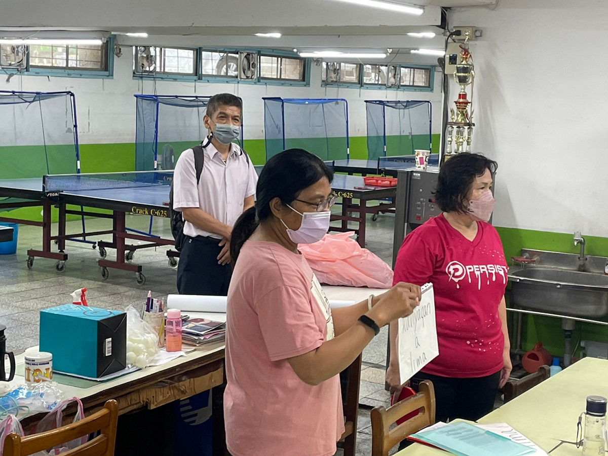 同學們在活動身體前，先認真學族語，期待能在接下來的課程學以致用。 圖：新北市原民局提供