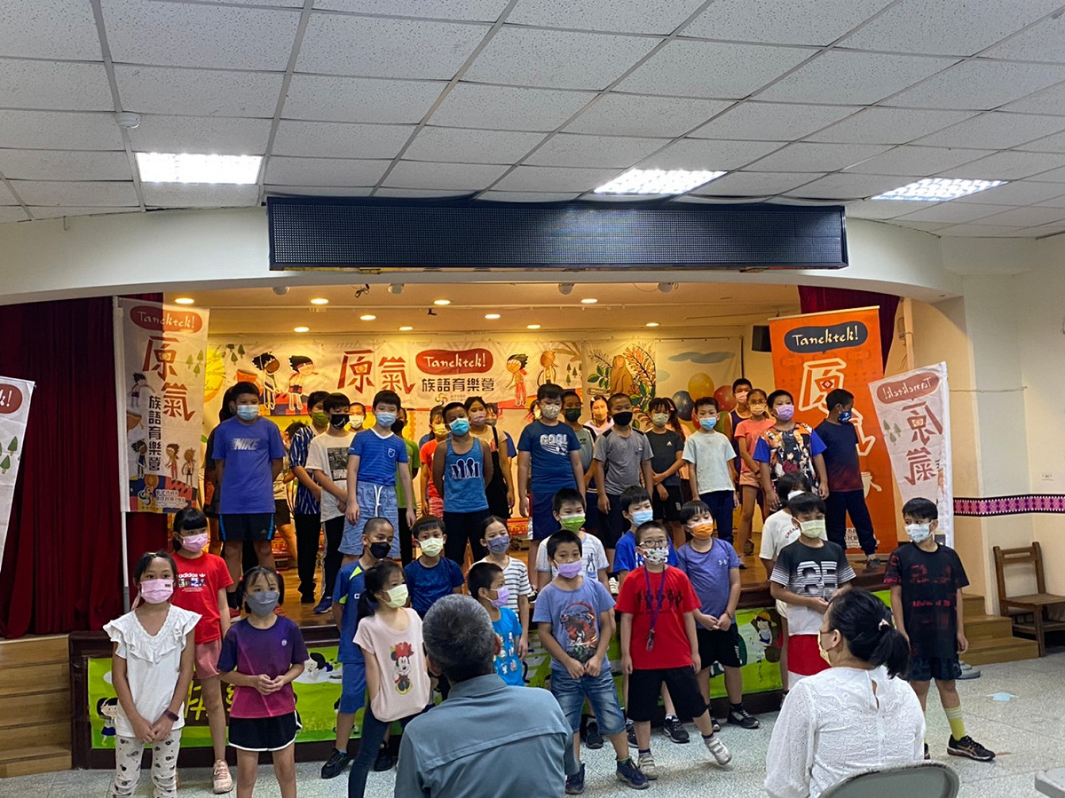 同學們認真學習原住民族傳統音樂，並於活動最後一天大合唱，讓原民歌謠悠揚於新北市區，讓人感動。 圖：新北市原民局提供