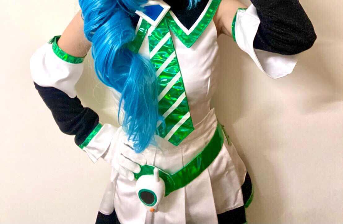 高雄市議員黃捷貼出無臉照，稱首次cosplay，將獻給高雄捷運、高雄輕軌。 圖：翻攝自黃捷臉書