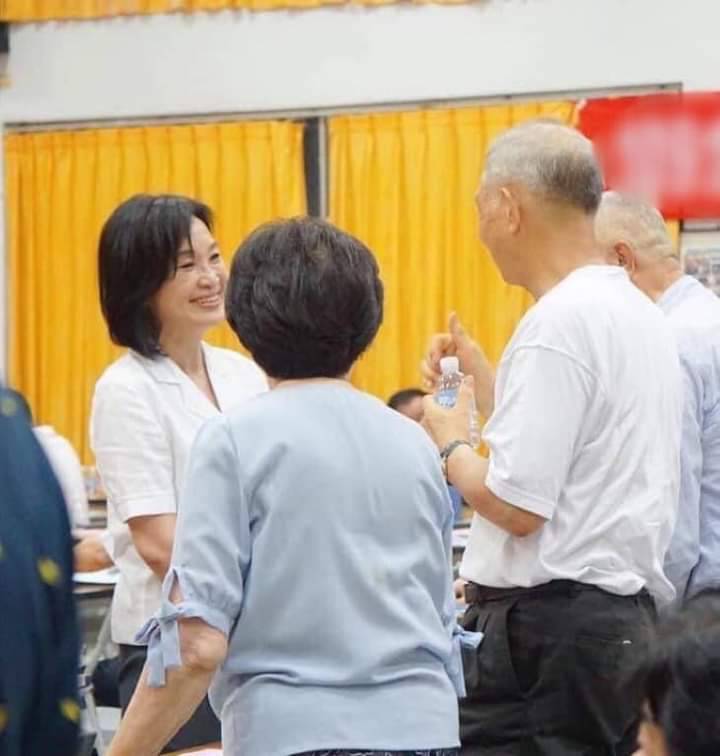 高閔琳踢爆柯志恩臉書這張照片攝於兩年前。 圖：翻攝柯志恩臉書