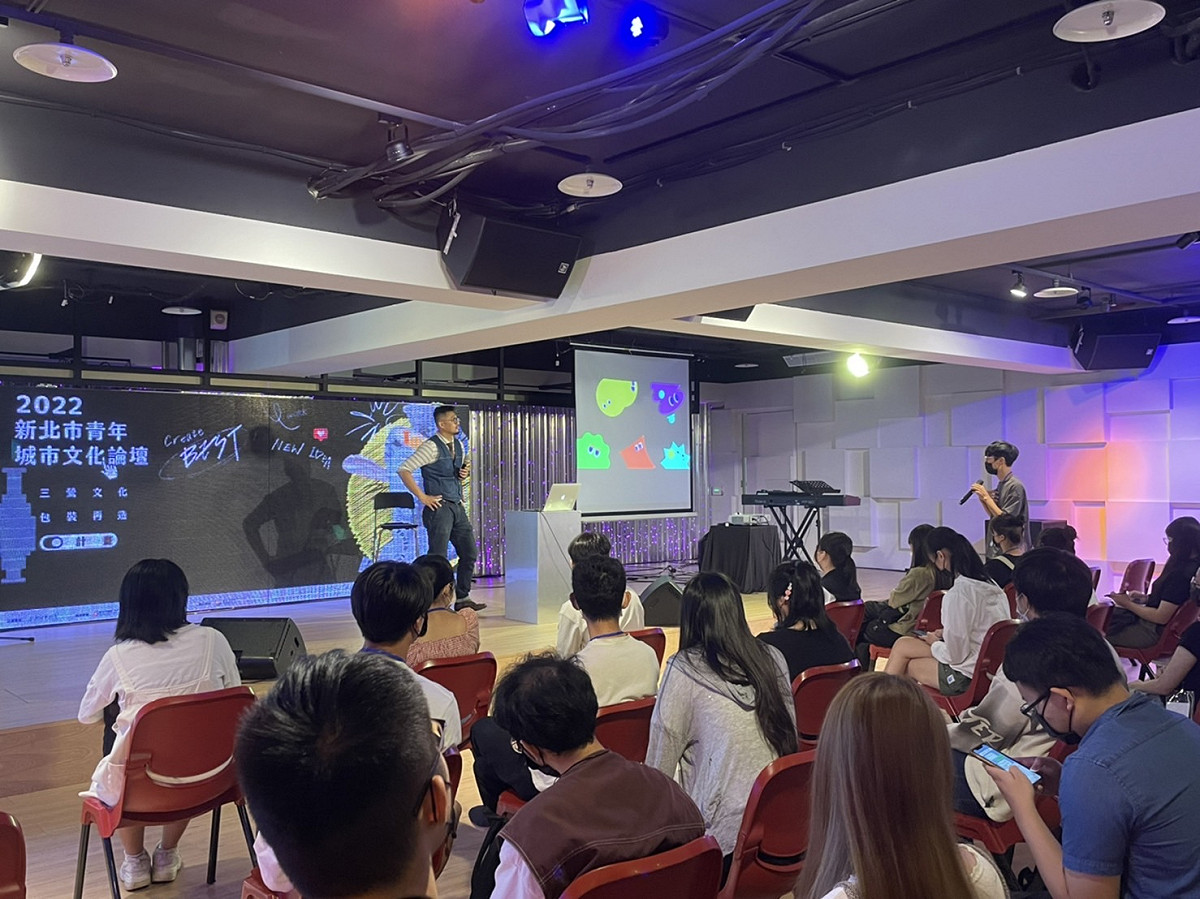2022新北市青年城市文化論壇由Troo十實國際創辦人暨設計總監遇華龍講師精彩的工作坊拉開序幕。 圖：新北市文化局提供