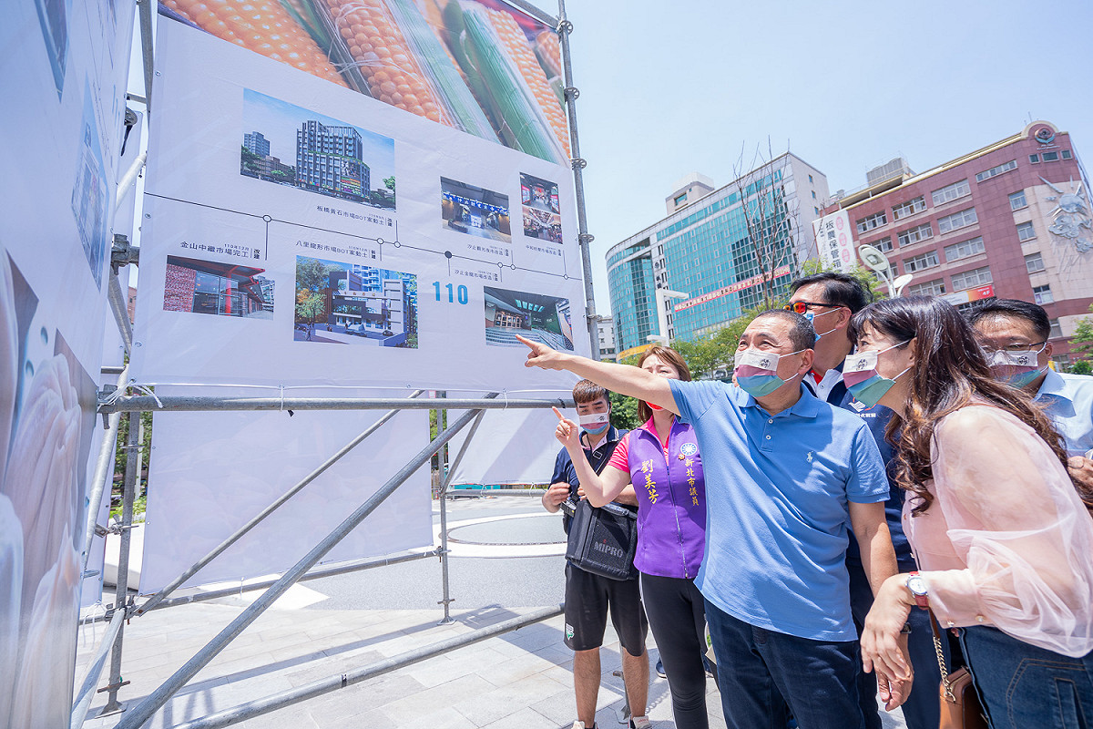 侯友宜於新北好市節開幕活動表示對市場環境改造非常關心，7月1日五股首座公有市場剛開幕，許多年輕人進駐，下半年還有鶯歌美食廣場、樹林保安市場及三重中央市場都即將改造完成，期望透過改變，讓傳統市場再度蓬勃發展，在現代環境找到新定位。 圖：新北市市場處提供