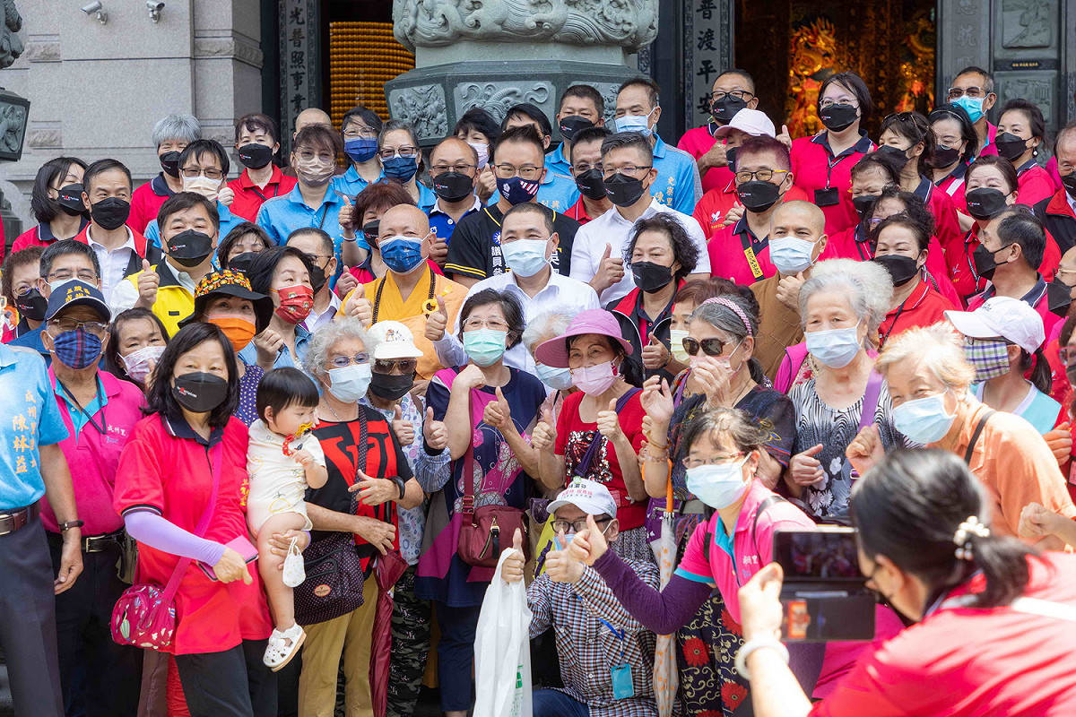 觀世音菩薩得道紀念五股賀聖宮祈福暨贈匾儀式。 圖：新北市新聞局提供
