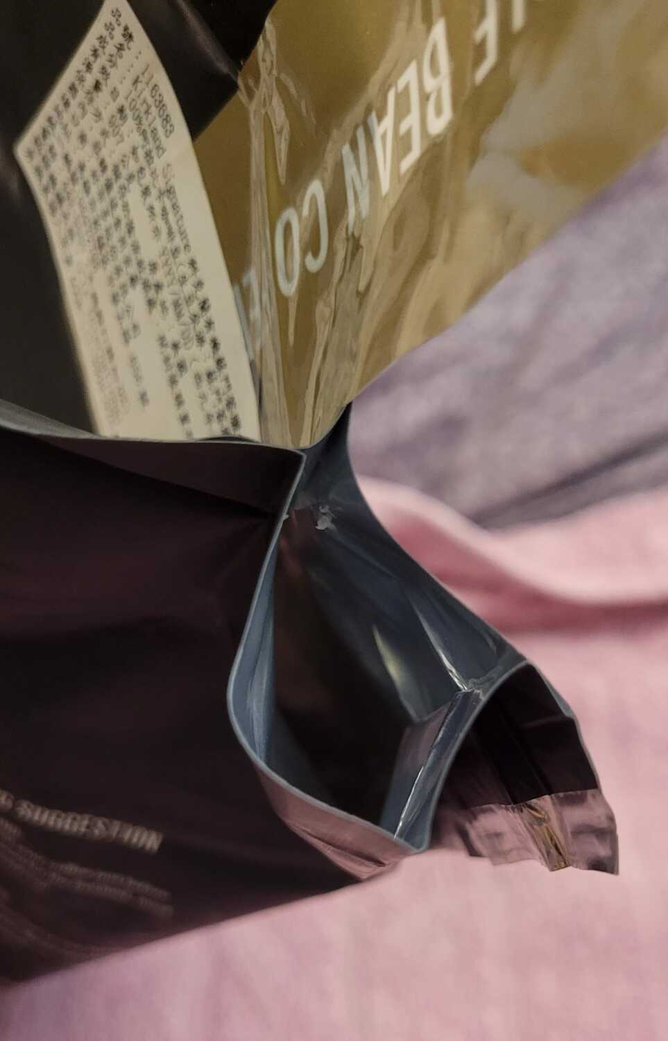 一名網友表示，看到貼文後才發現自己購買的咖啡豆包裝有瑕疵。 圖：翻攝自Costco好市多 商品經驗老實說
