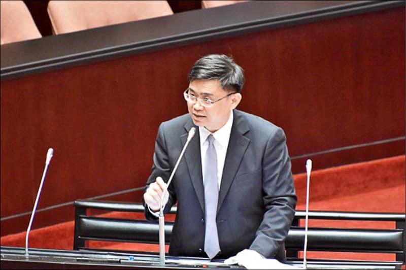 賴瑞隆搶在首日完成黨內初選登記。 圖：翻攝自賴瑞隆臉書