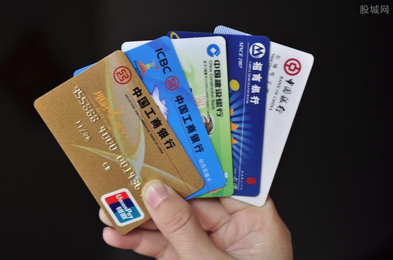 為打擊網絡賭博、電信詐騙等違法犯罪行為，中國近期加大對活躍度低、可能存在異常交易、訊息不全等帳戶進行鎖定的「斷卡」行動。 圖：擷自股城網