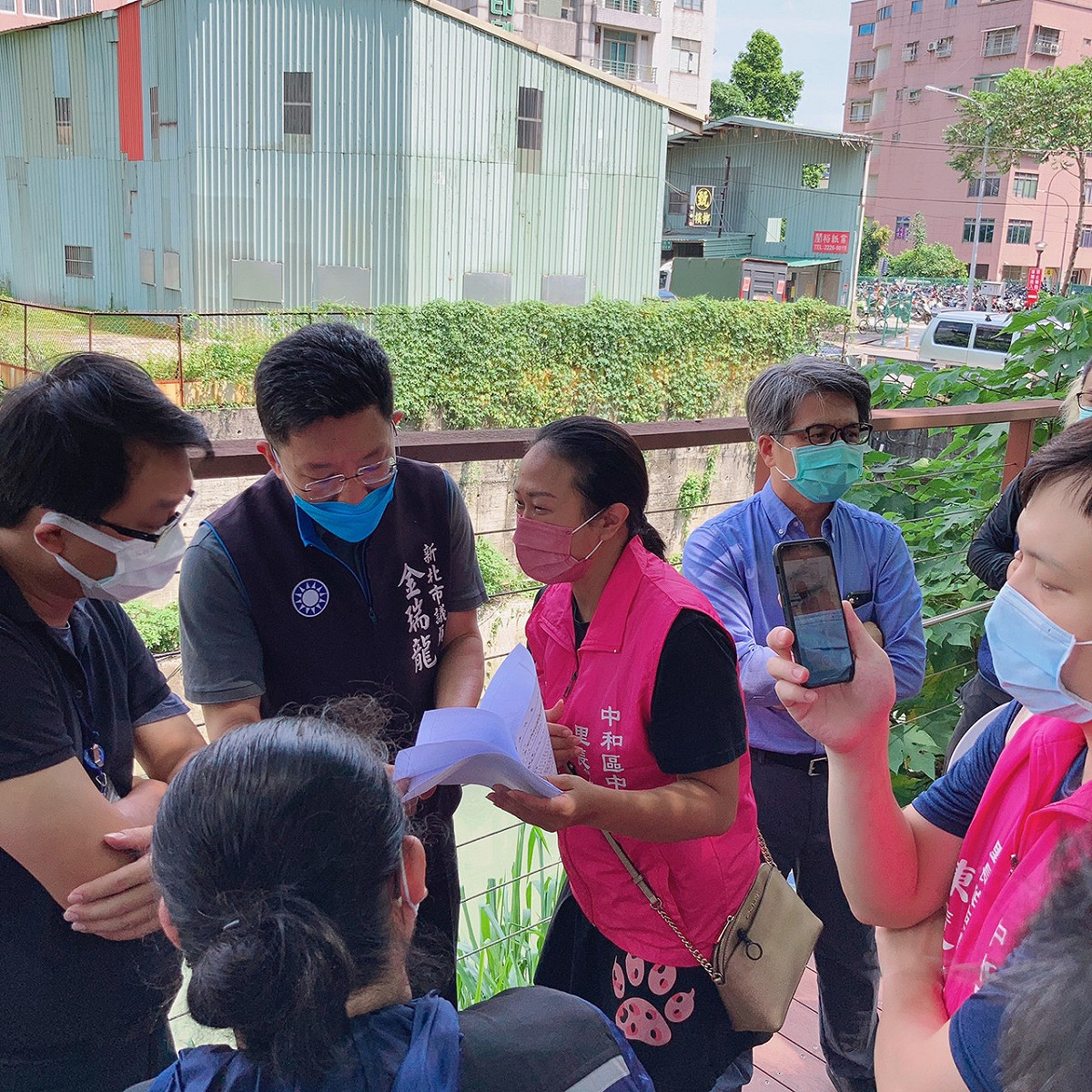 金瑞龍說，中原溝除惡臭整治外，環境綠美化及監視系統建置也很重要，希望可以實質幫助到大左岸社區一帶的居民。 圖：金瑞龍辦公室提供