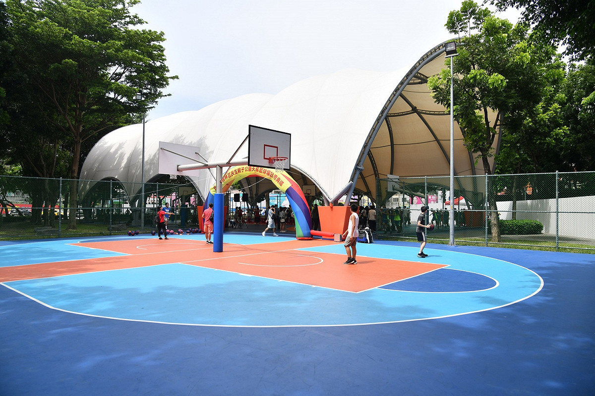 民生親子公園天幕籃球場，是樹林區公園內的第1座天幕球場。 圖：新北市體育處提供