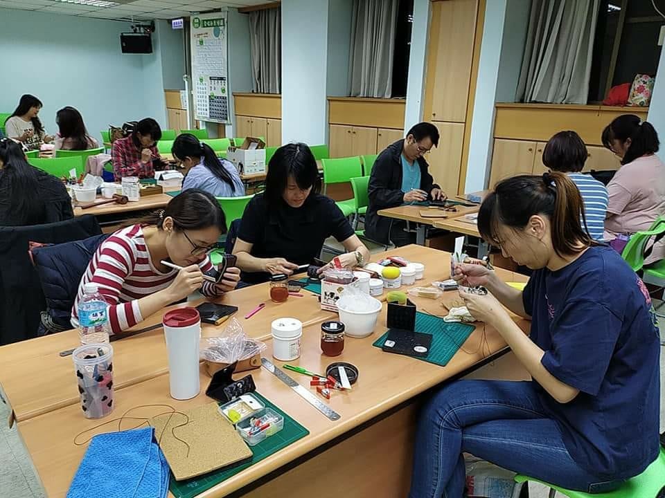 勞工大學皮革課上課情形。 圖：新北市勞工局提供