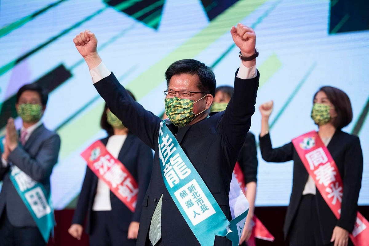林佳龍17日出席民進黨全代會時喊出上任第一件事「就是公佈恩恩事件新北市府所有資料！」 圖：翻攝林佳龍臉書