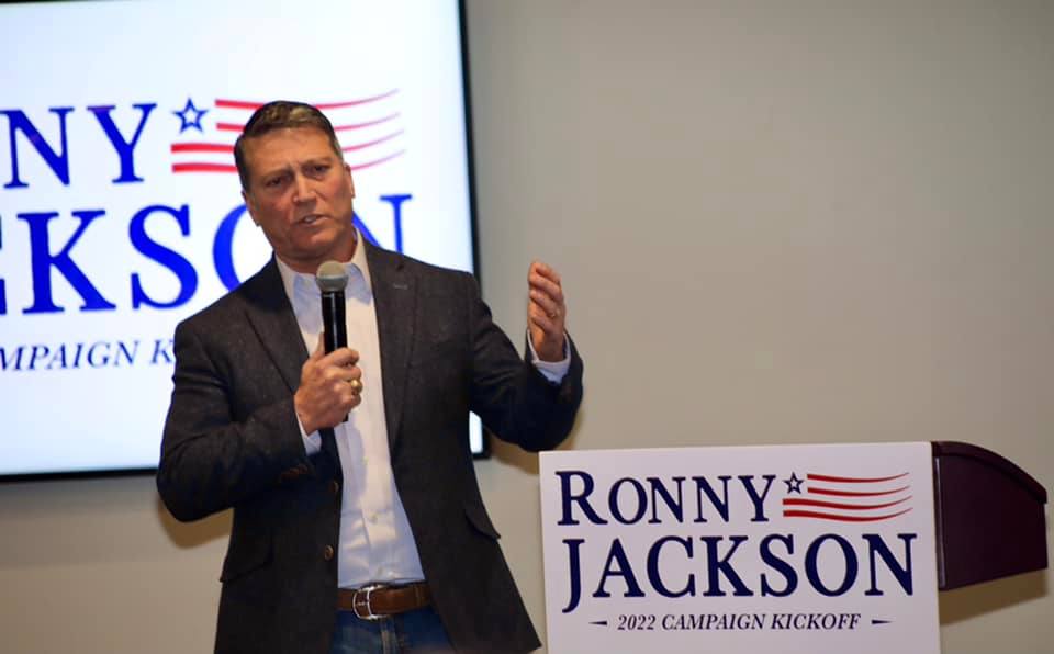 前白宮醫生、共和黨眾議員龍尼龍尼·傑克森（Ronny Jackson )，近日爆料美國總統拜登有認知能力問題。 圖:翻攝自Ronny Jackson臉書