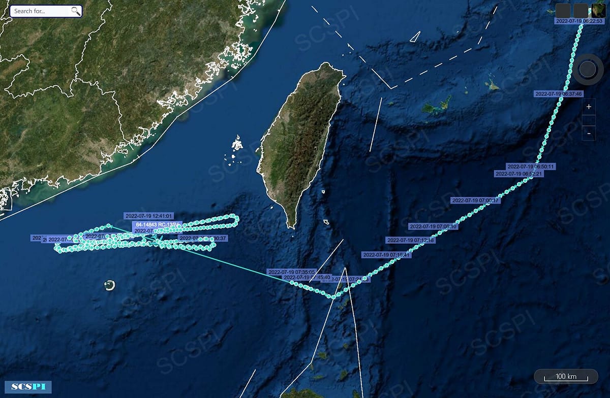 美國空軍RC-135V電子偵察機在台灣海峽南口高強度偵察飛行。 圖：翻攝SCS Probing Initiative推特