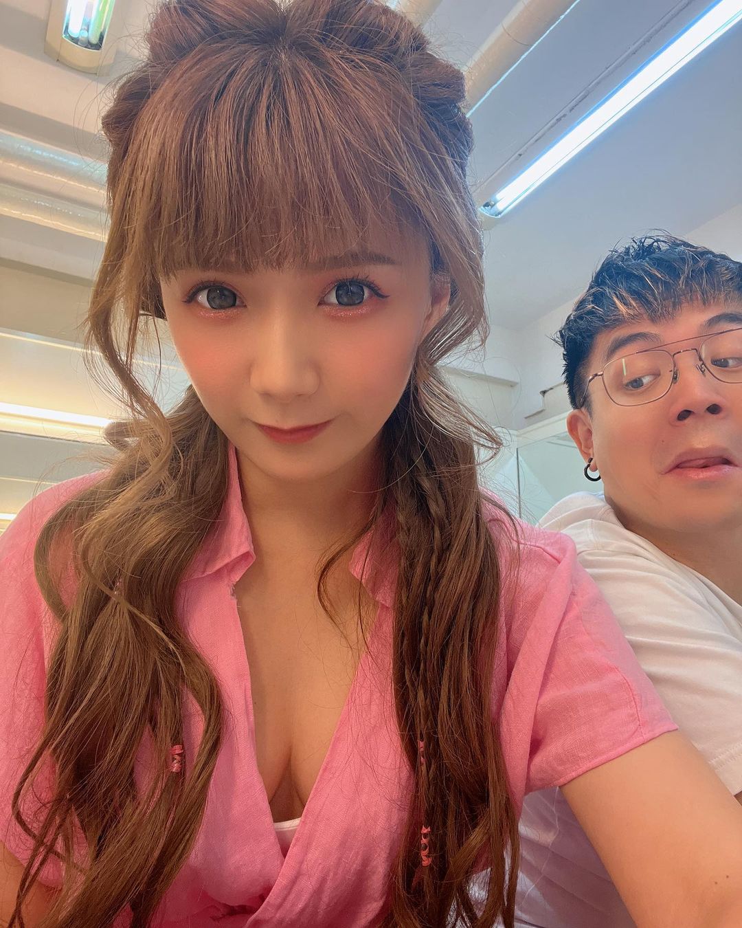 「電競女神」解婕翎與好友6tan。 圖：翻攝自IG/dollshin