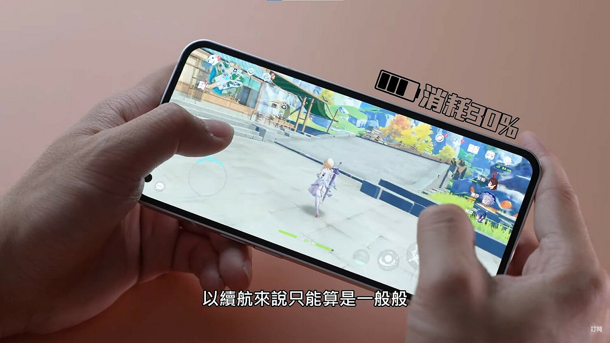 電池續航力方面，Joeman認為表現一般，玩遊戲時100%的電只能玩3.5小時，但在觀看影音方面的表現尚可，以這個價位的手機來看算是及格。 圖：翻攝自Joeman頻道