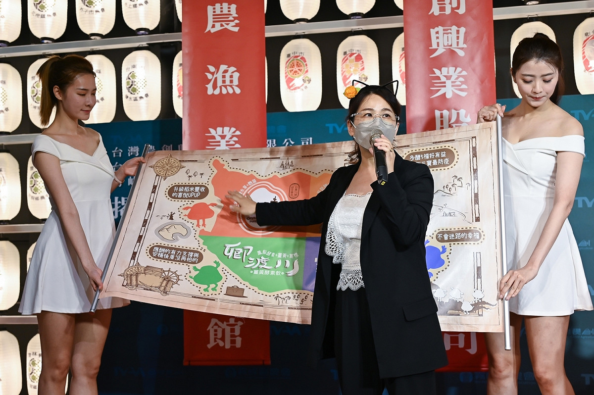 台灣農創執行長紀淑怡介紹新產品。 霧峰區農會/提供