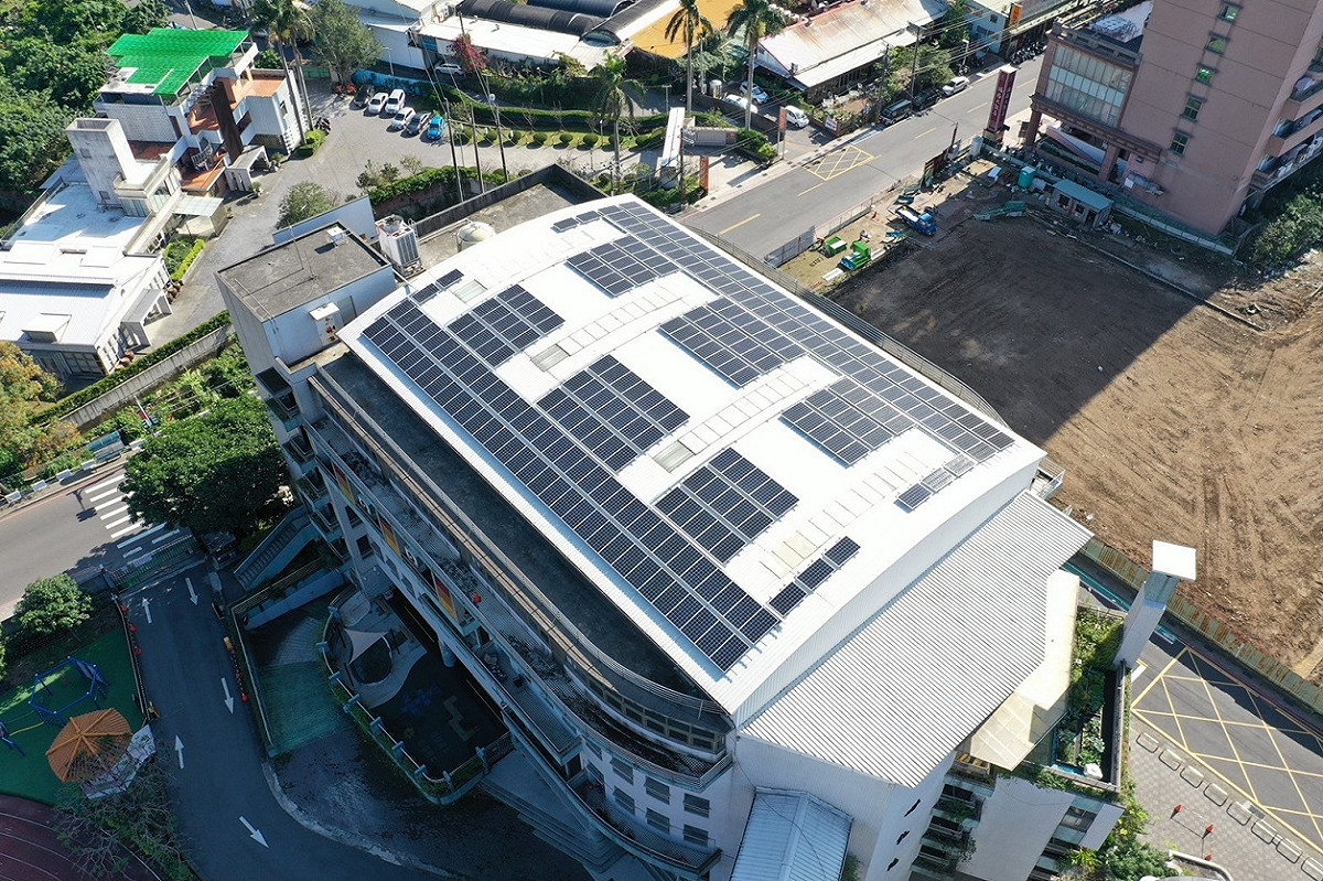 新北市大力推動節能減碳與再生能源發展，致力風電、地熱、太陽光電等再生能源發展。其中，新北市太陽光電總設置量達89.03MW。