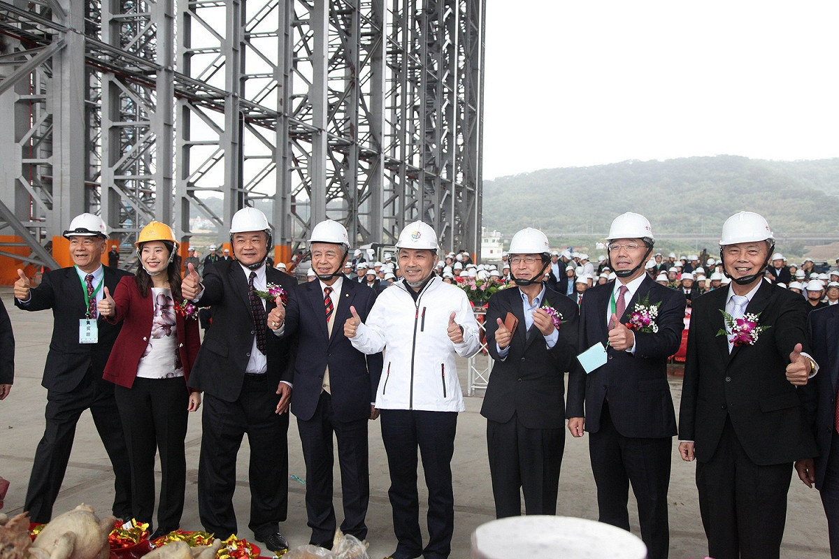 新北市積極協助世紀風電投資綠能產業，協助排除投資障礙，投資金額超過70億元，可望創造超過300個就業機會。