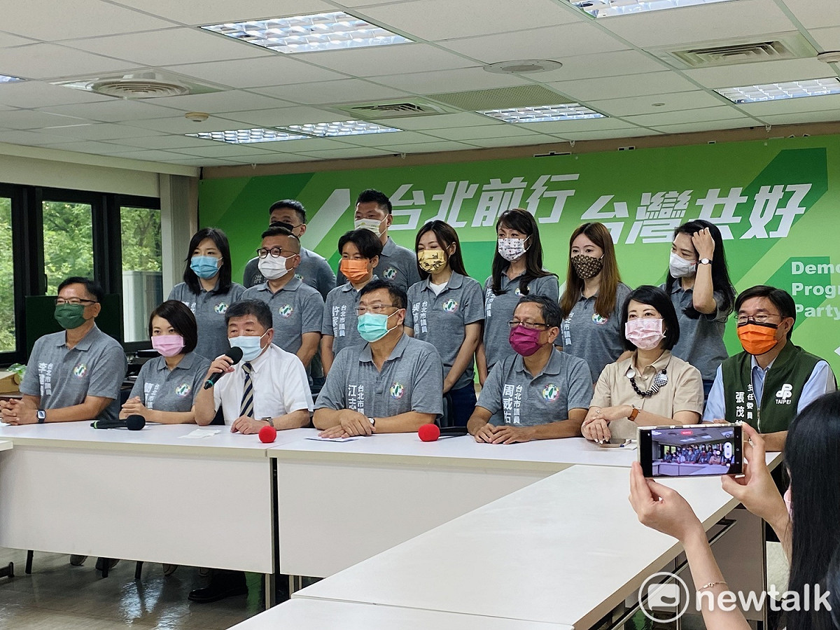 民進黨台北市長參選人陳時中今赴台北市議會民進黨團拜會。 圖：周煊惠 / 攝